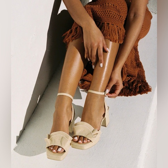 Dolce Vita  NEW block Heel Sandsl, Color Lt Natural Raffia, Size 10 - Picture 1 of 9